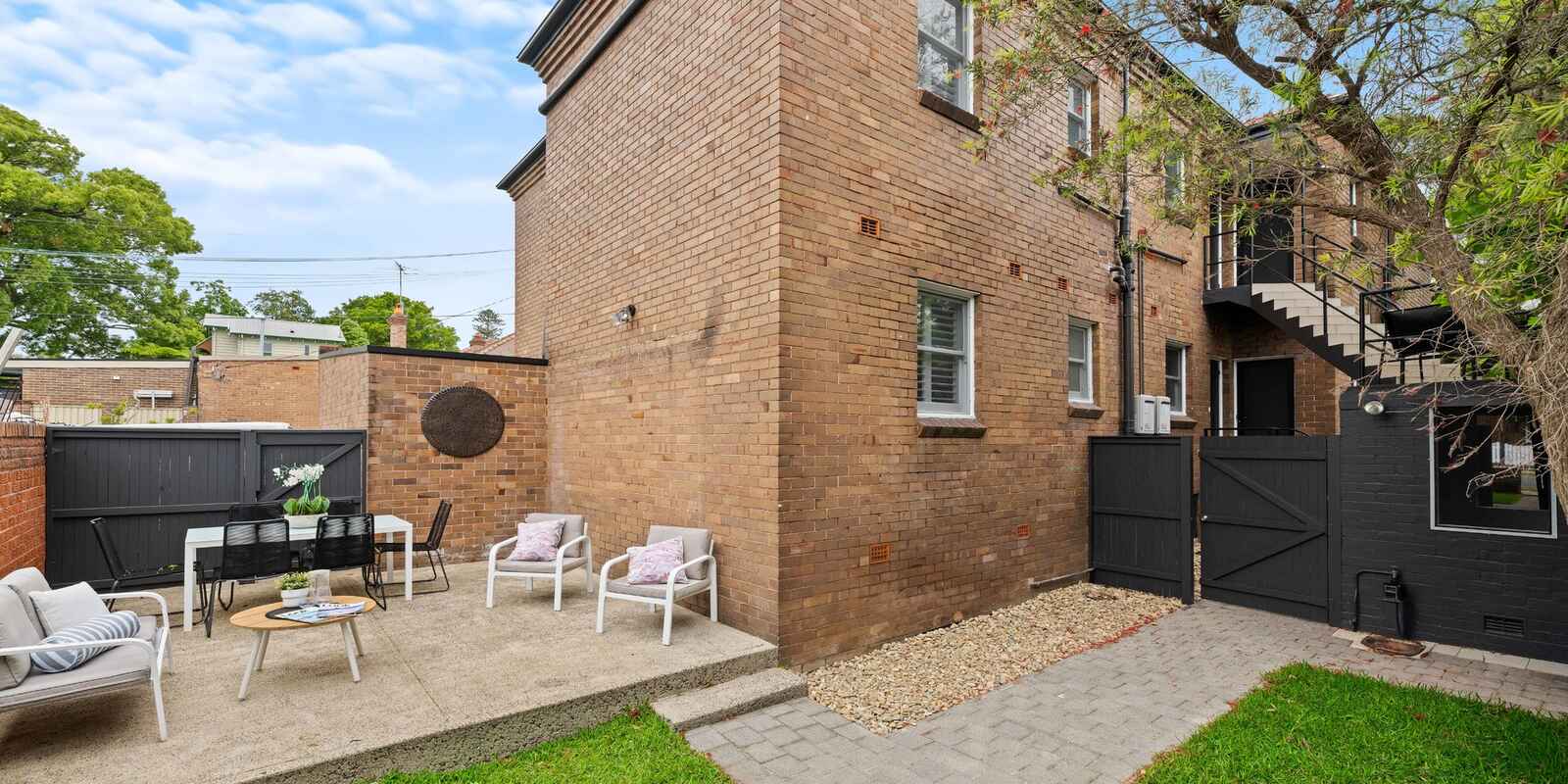 2/52 Henson Street Summer Hill