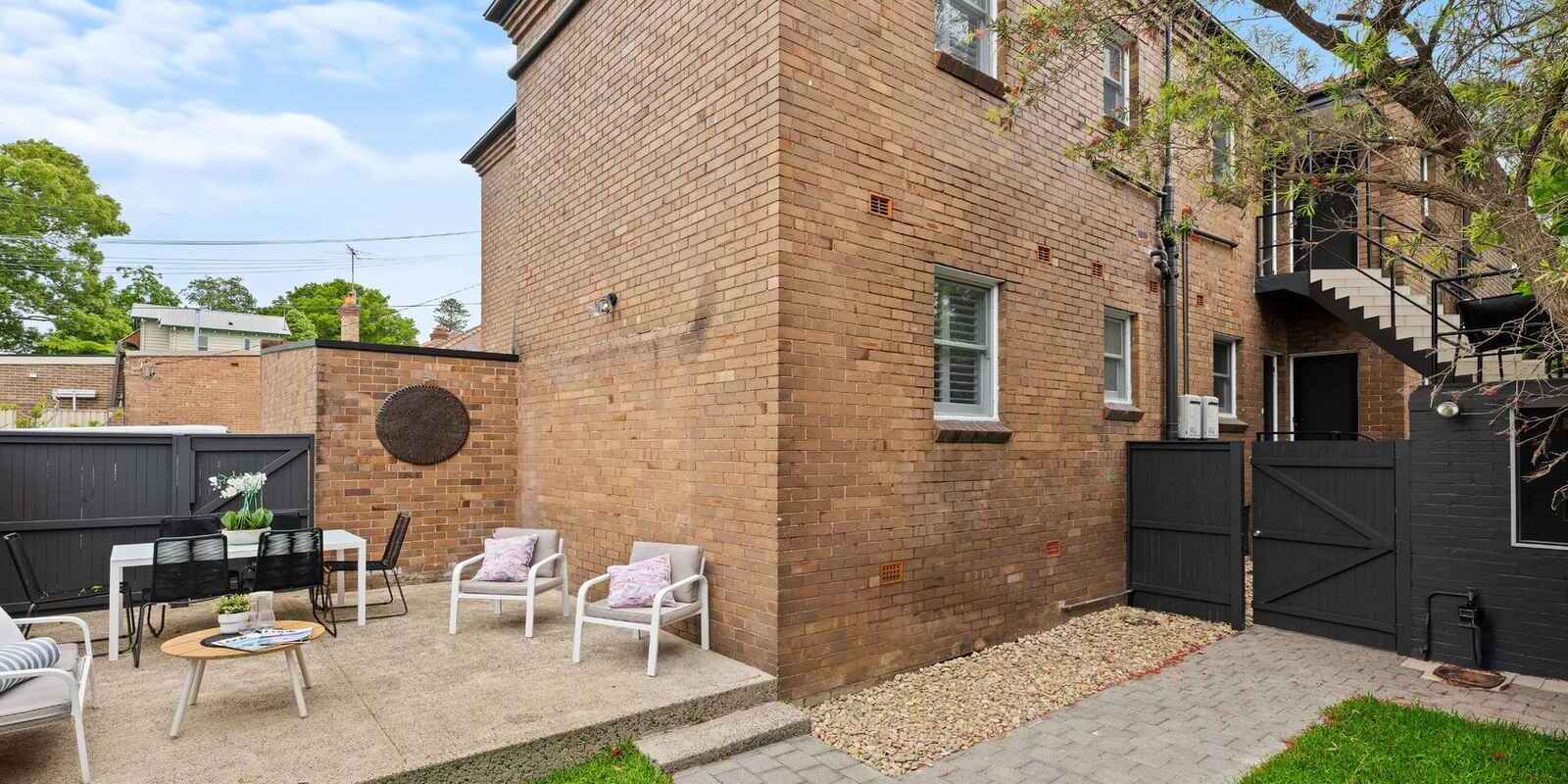 2/52 Henson Street Summer Hill