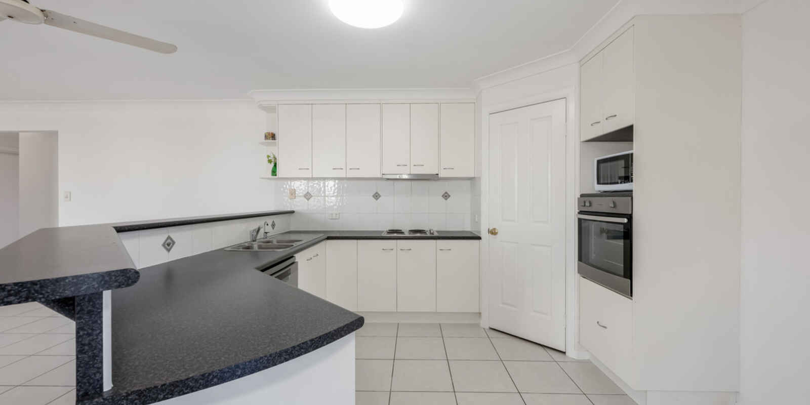 33 Acacia Street Moore Park Beach