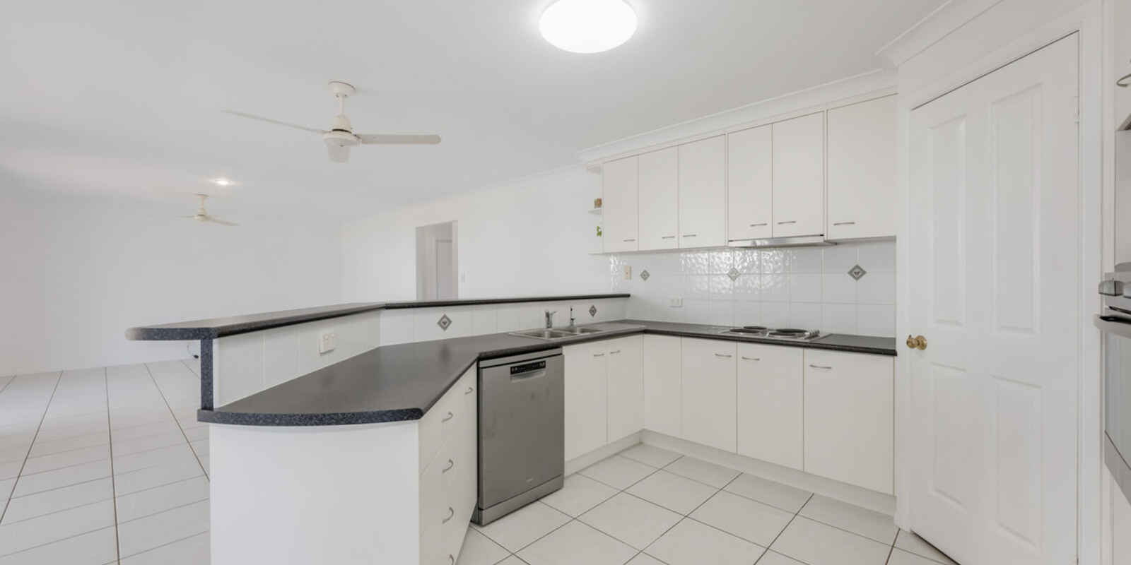 33 Acacia Street Moore Park Beach