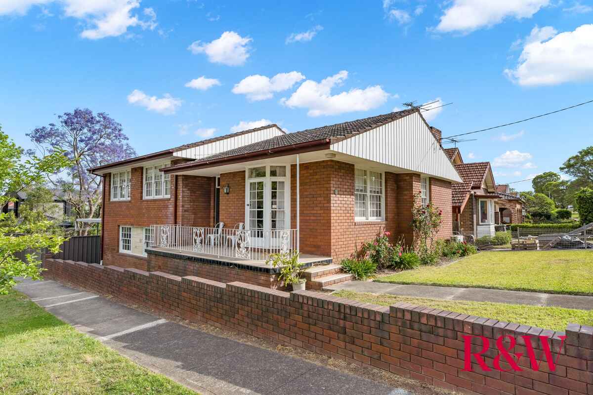 2 MYALL ST Concord West