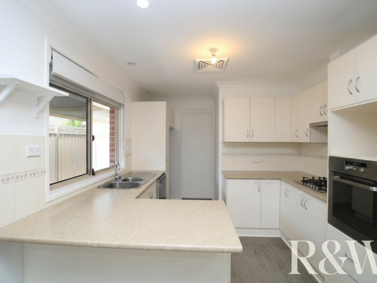18 Rathmore Circuit Glendenning