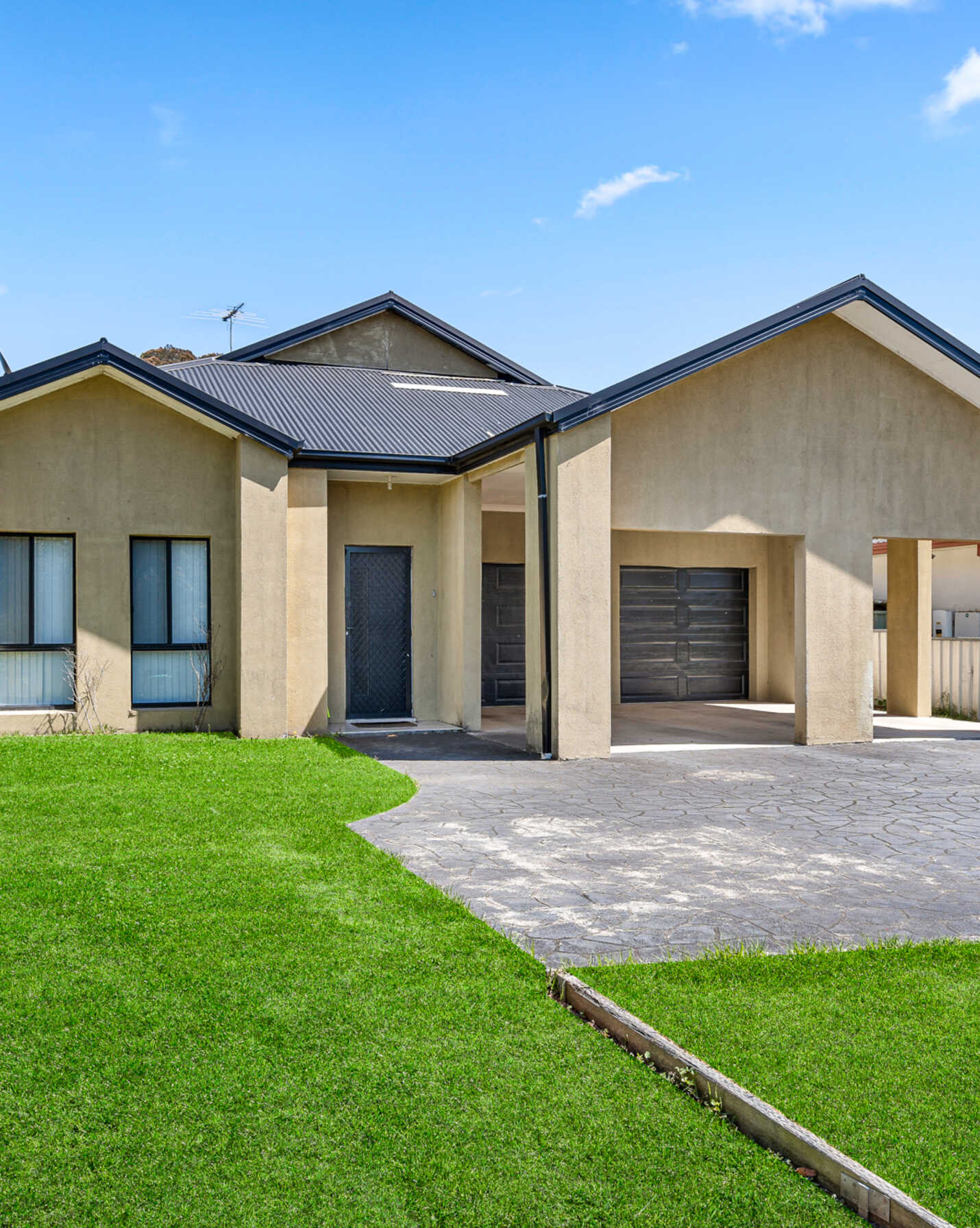 1/111 Melbourne Street, Oxley Park - Image 1