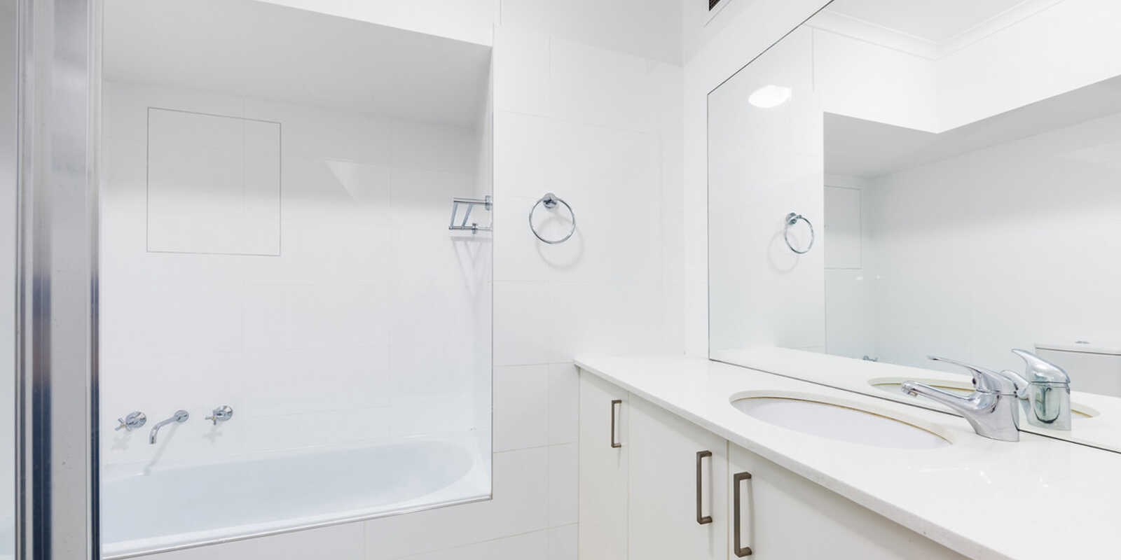 16/2 Parkside Lane Chatswood