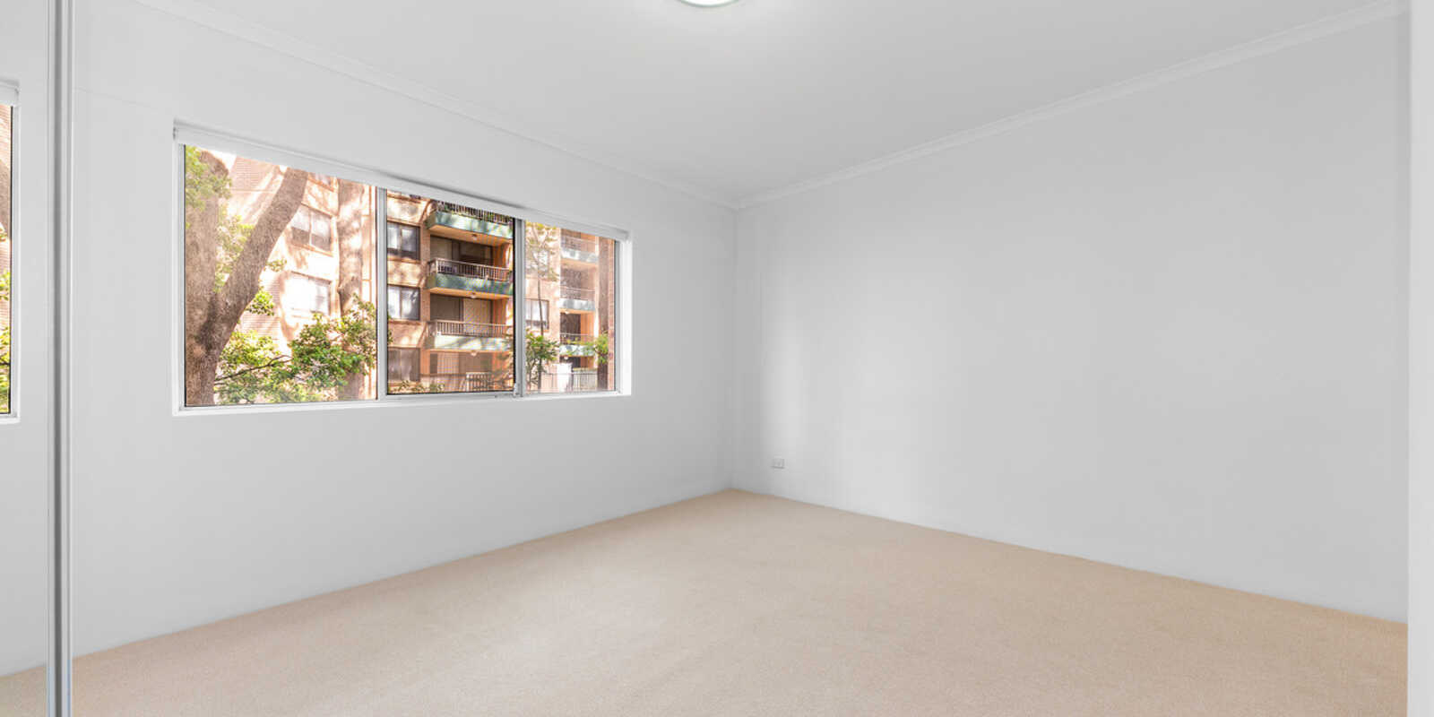 16/2 Parkside Lane Chatswood