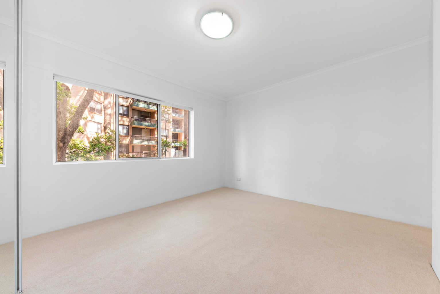 16/2 Parkside Lane Chatswood