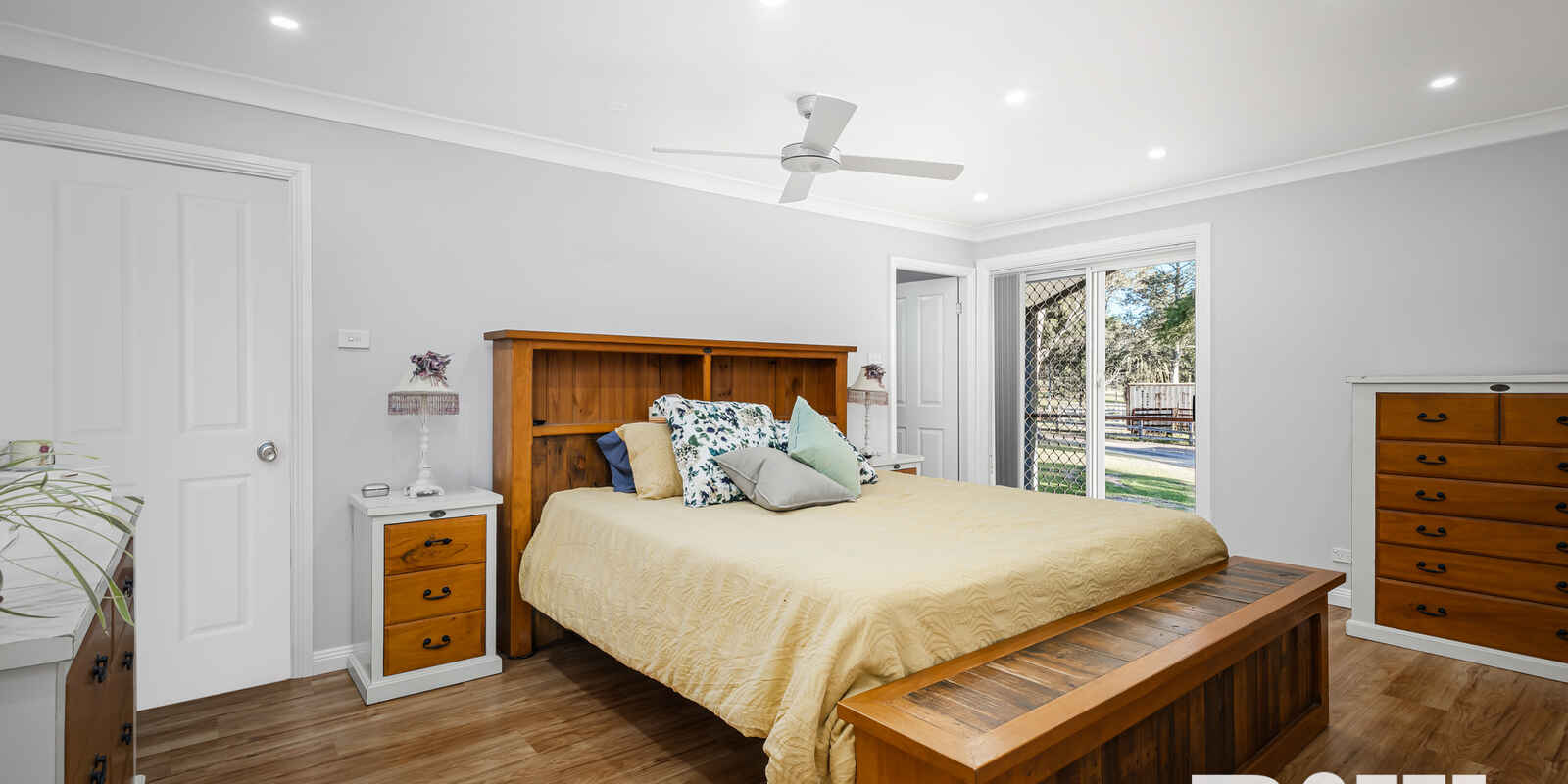 17 Clare Crescent Oakville 17 Clare Crescent Oakville