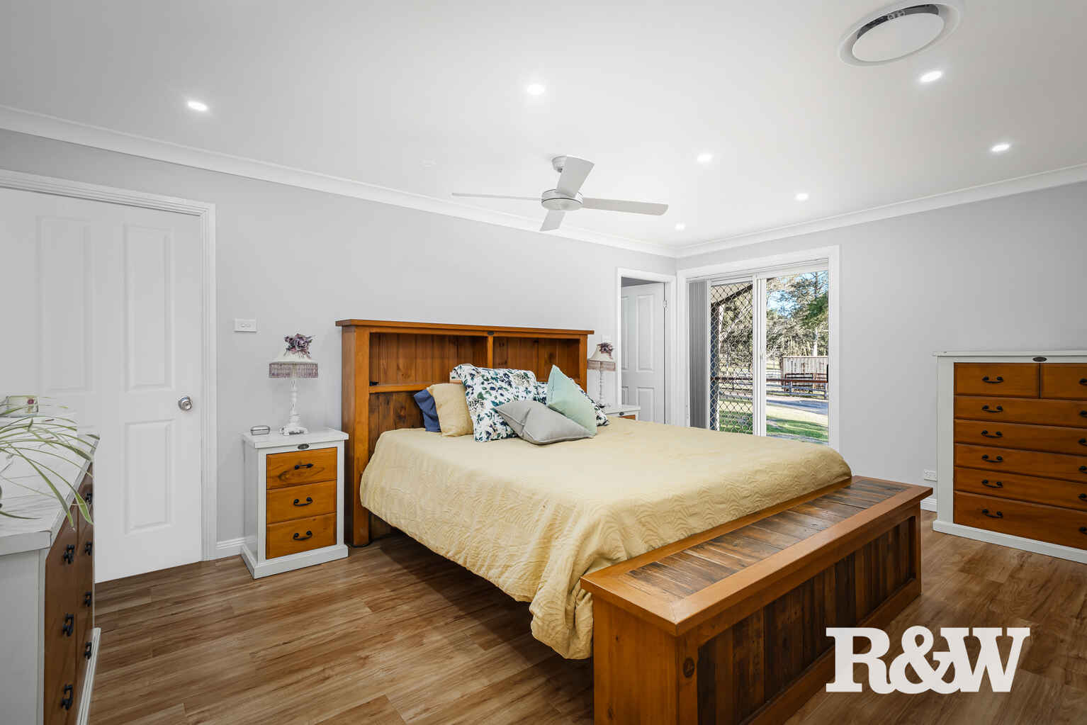 17 Clare Crescent Oakville