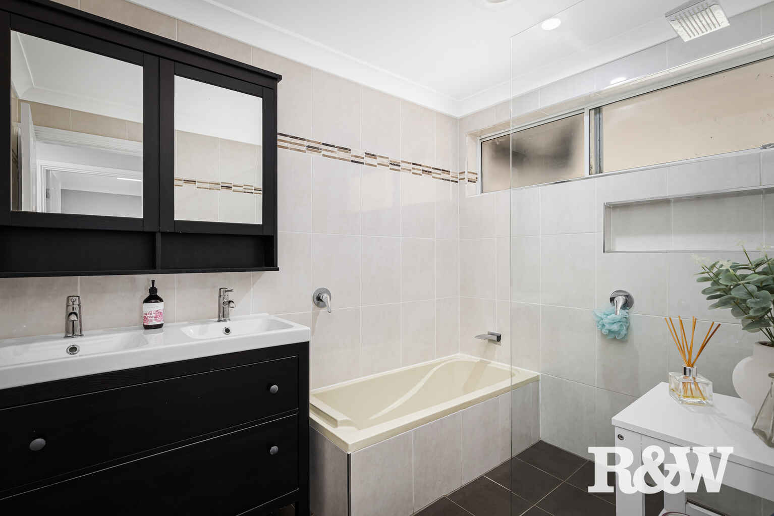 17 Clare Crescent Oakville