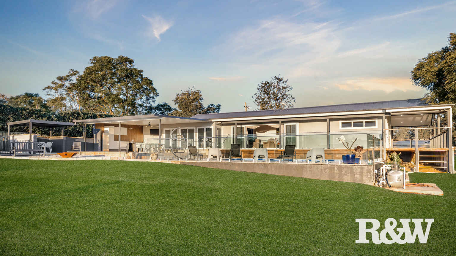 17 Clare Crescent Oakville