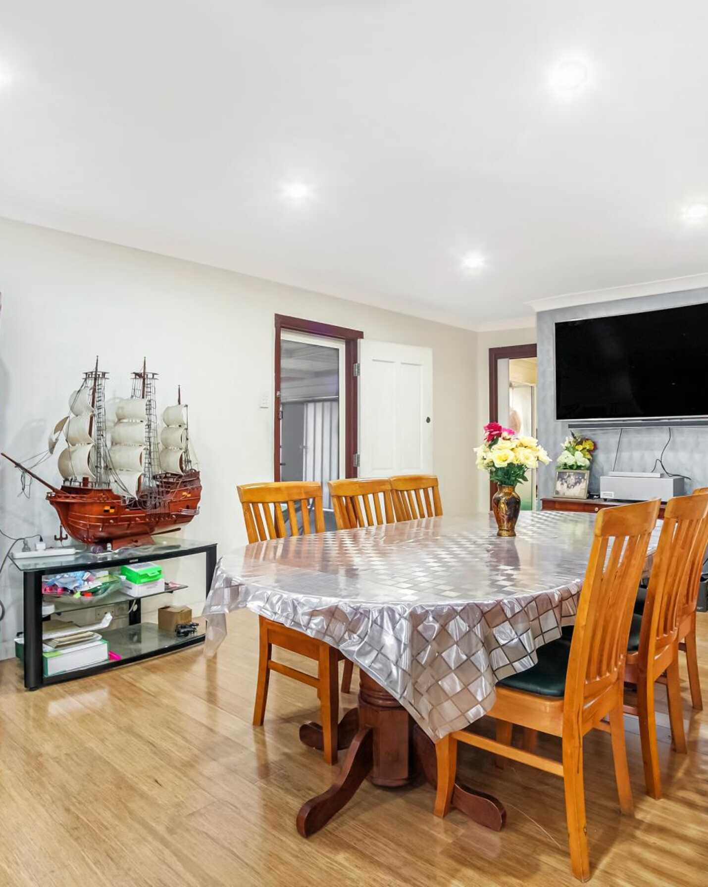 18 Mcilvenie Canley Heights, Heights - Thumbnail 4