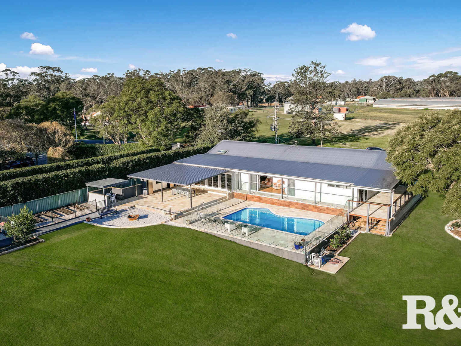 17 Clare Crescent Oakville