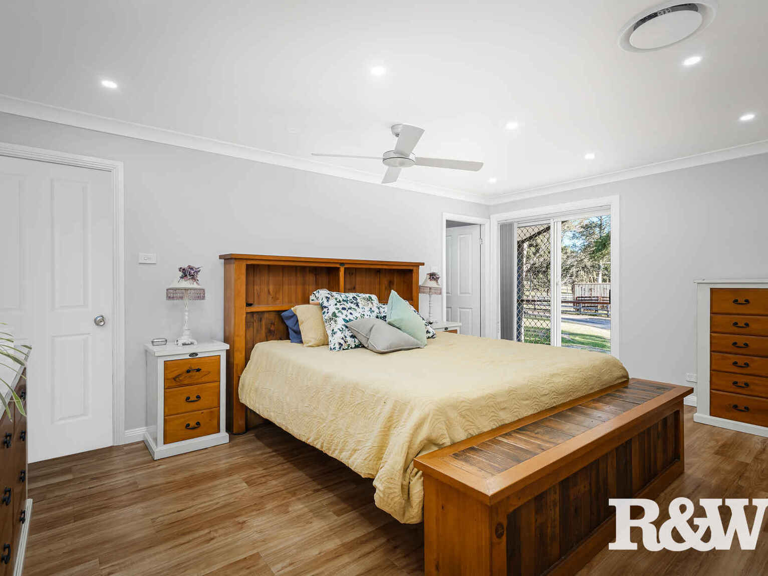 17 Clare Crescent Oakville