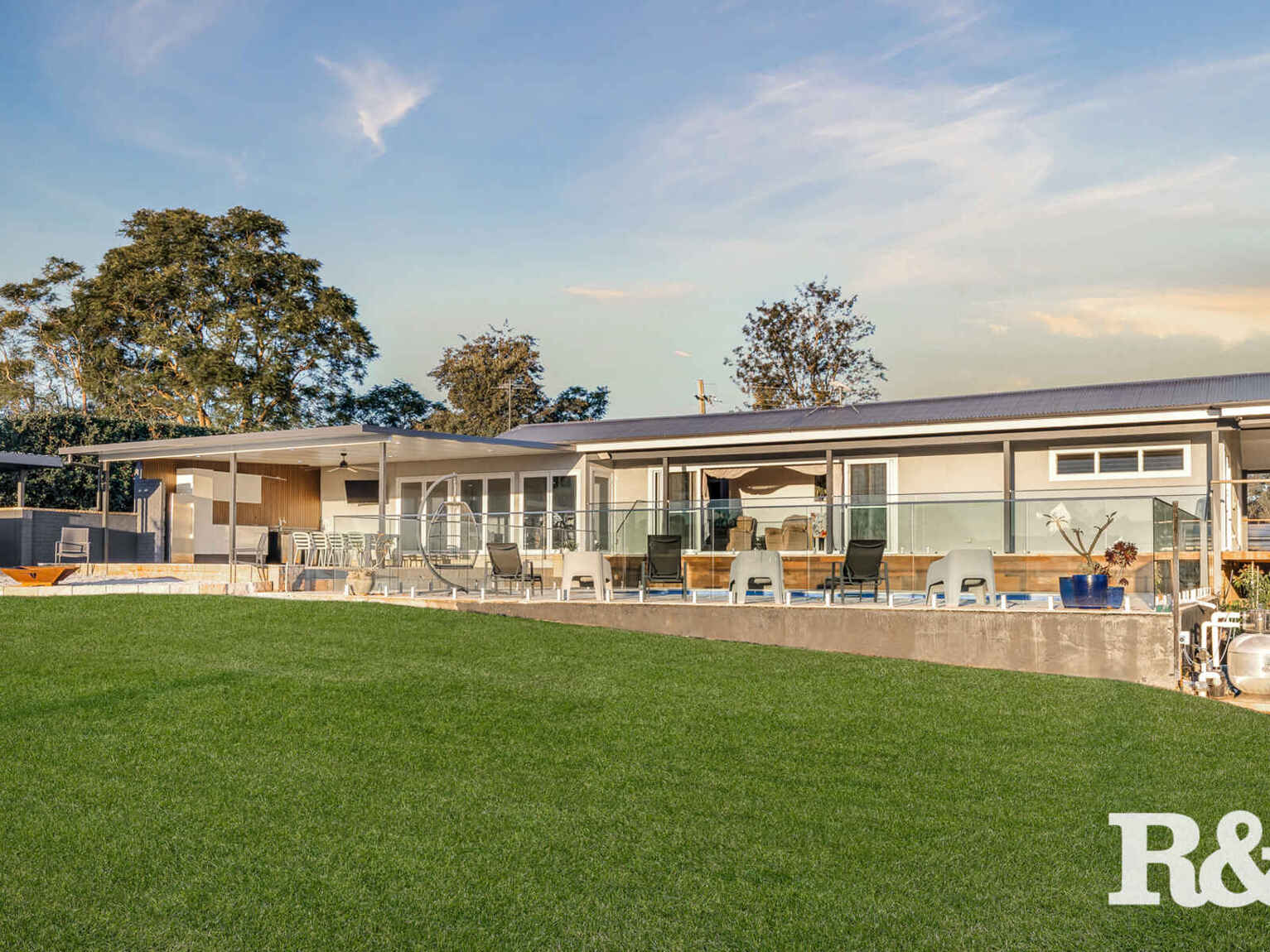 17 Clare Crescent Oakville