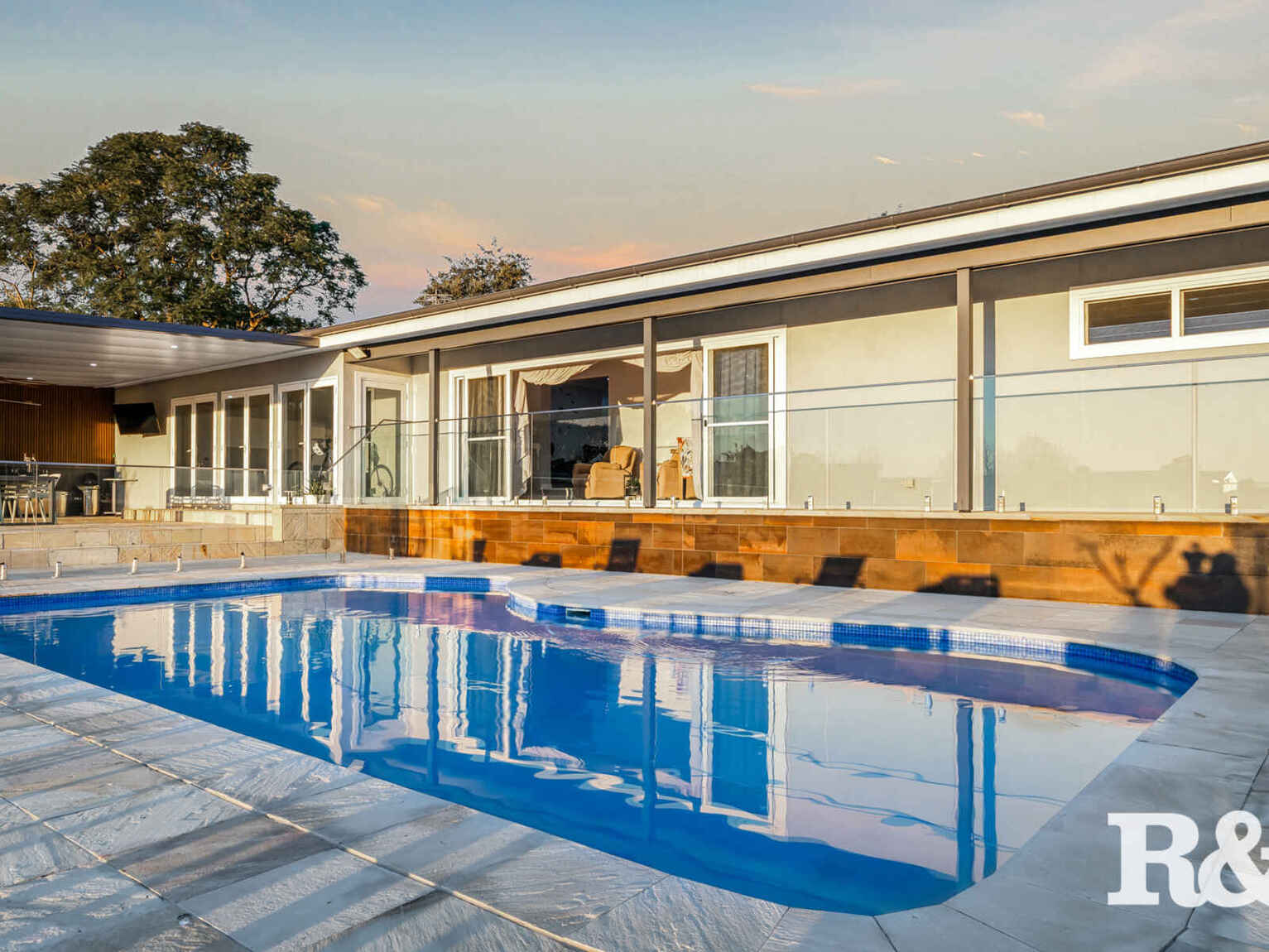 17 Clare Crescent Oakville