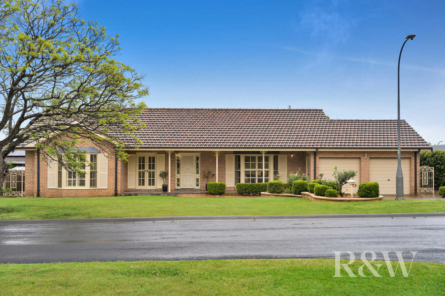 37 BAINBRIDGE AVENUE Ingleburn