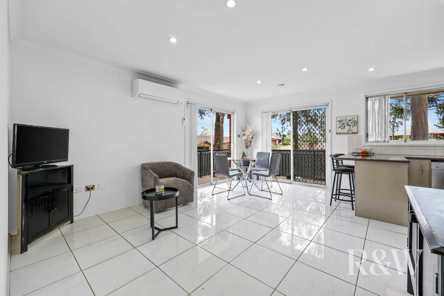 8 SWALLOW PLACE Ingleburn 8 SWALLOW PLACE Ingleburn
