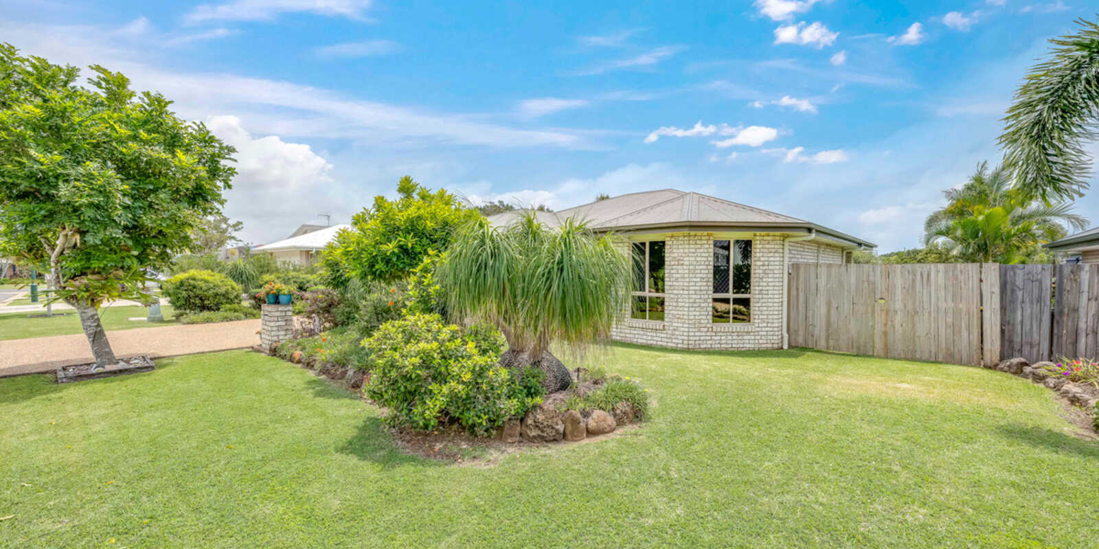 3 McCallum Close Coral Cove 3 McCallum Close Coral Cove