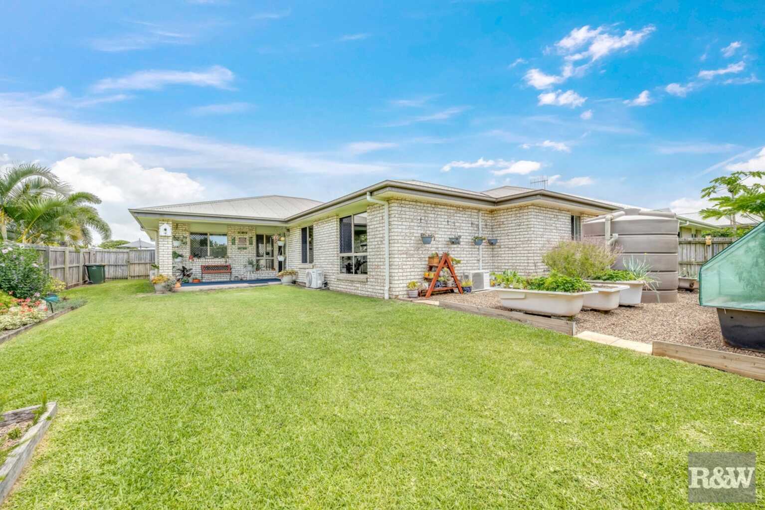 3 McCallum Close Coral Cove 3 McCallum Close Coral Cove
