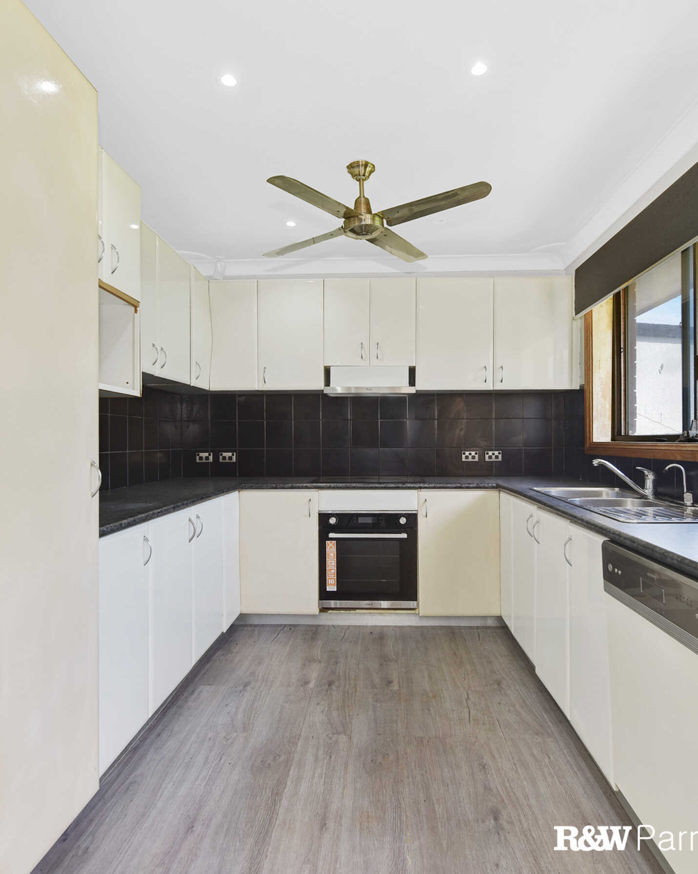 11 Berrigan Street Winston Hills, Hills - Thumbnail 5