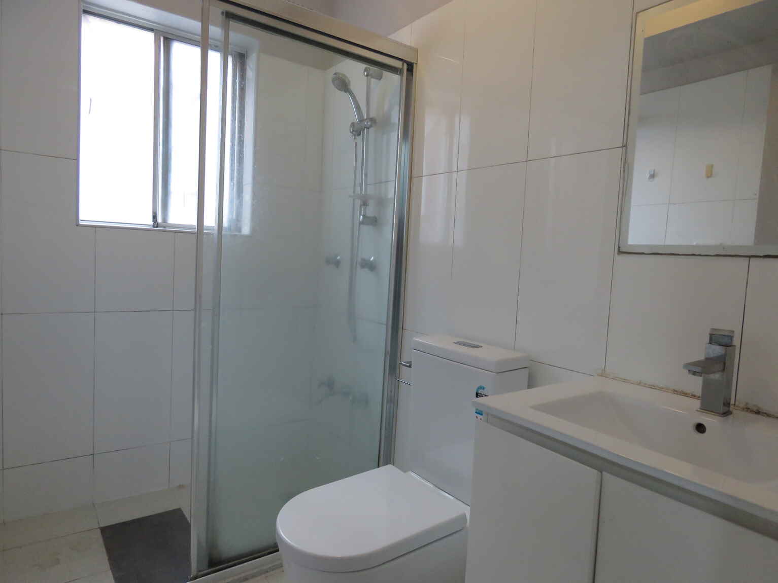 4/8 Calliope Street Guildford