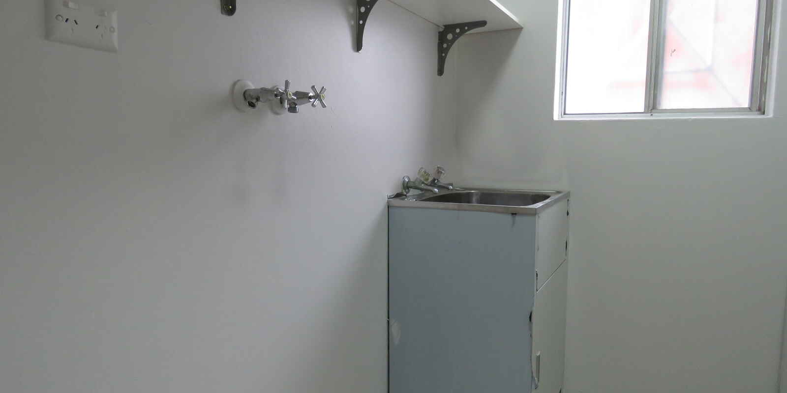 4/8 Calliope Street Guildford