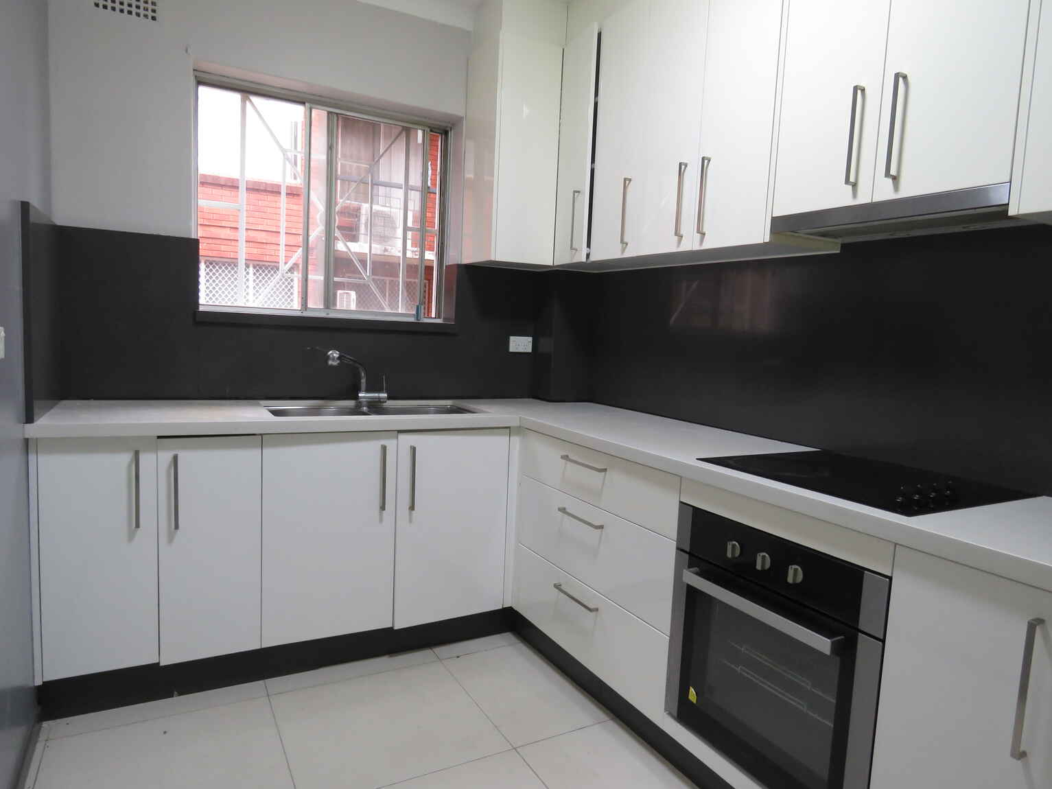 4/8 Calliope Street Guildford