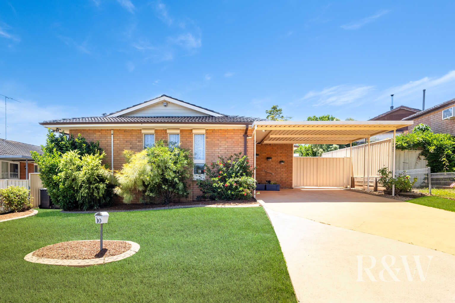 10 DICKENS ROAD Ambarvale 10 DICKENS ROAD Ambarvale