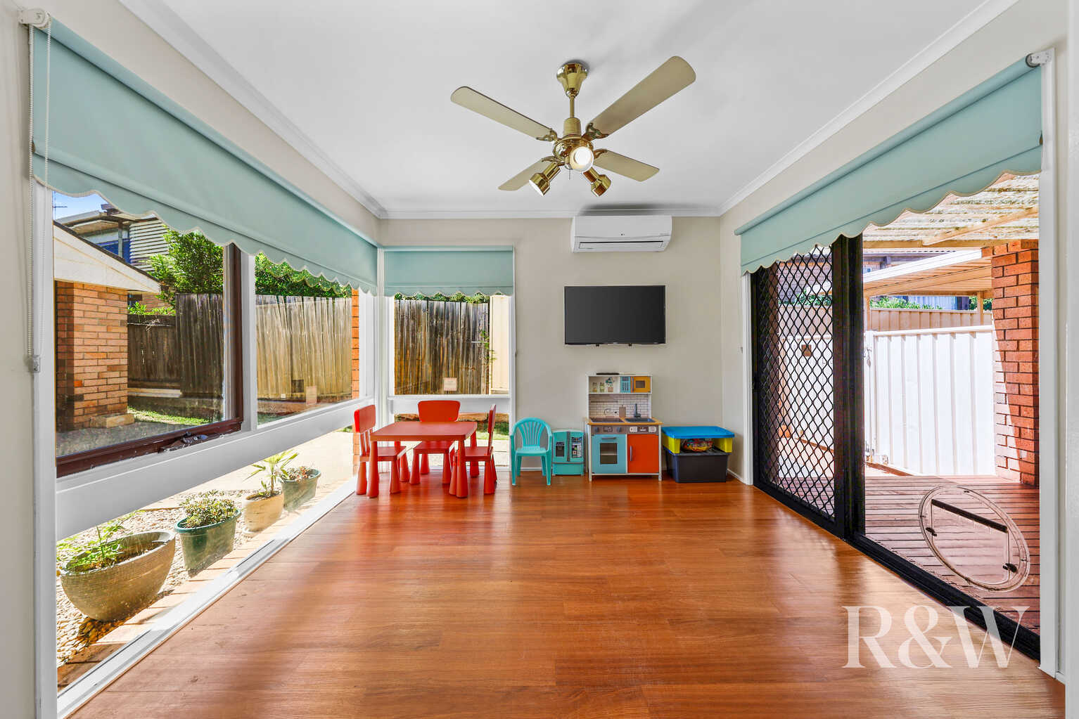 10 DICKENS ROAD Ambarvale 10 DICKENS ROAD Ambarvale