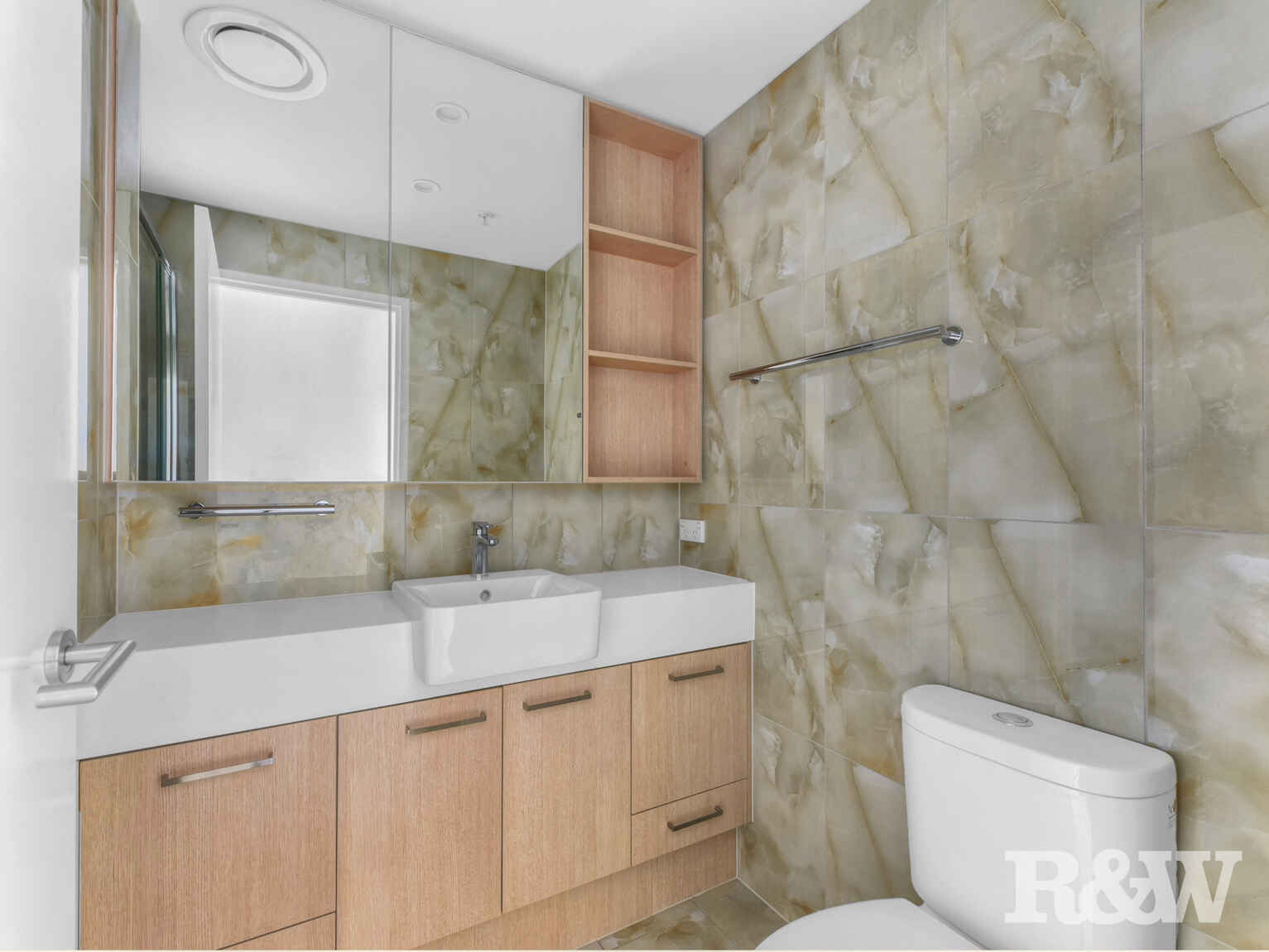 910/70-74 Carl Street Woolloongabba