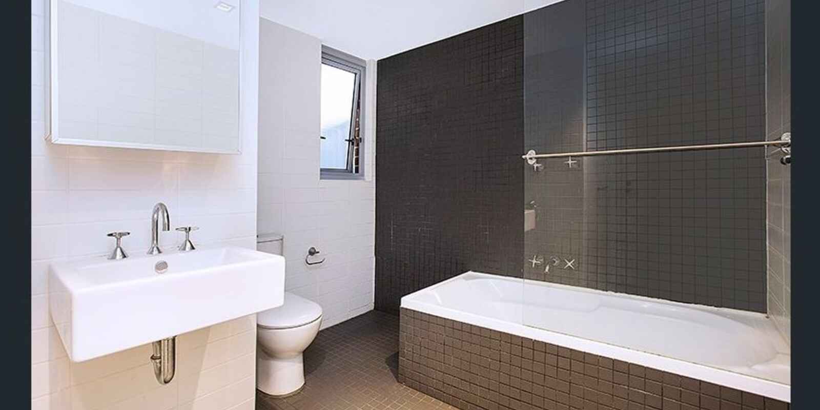 3/8 Sparkes Street Camperdown