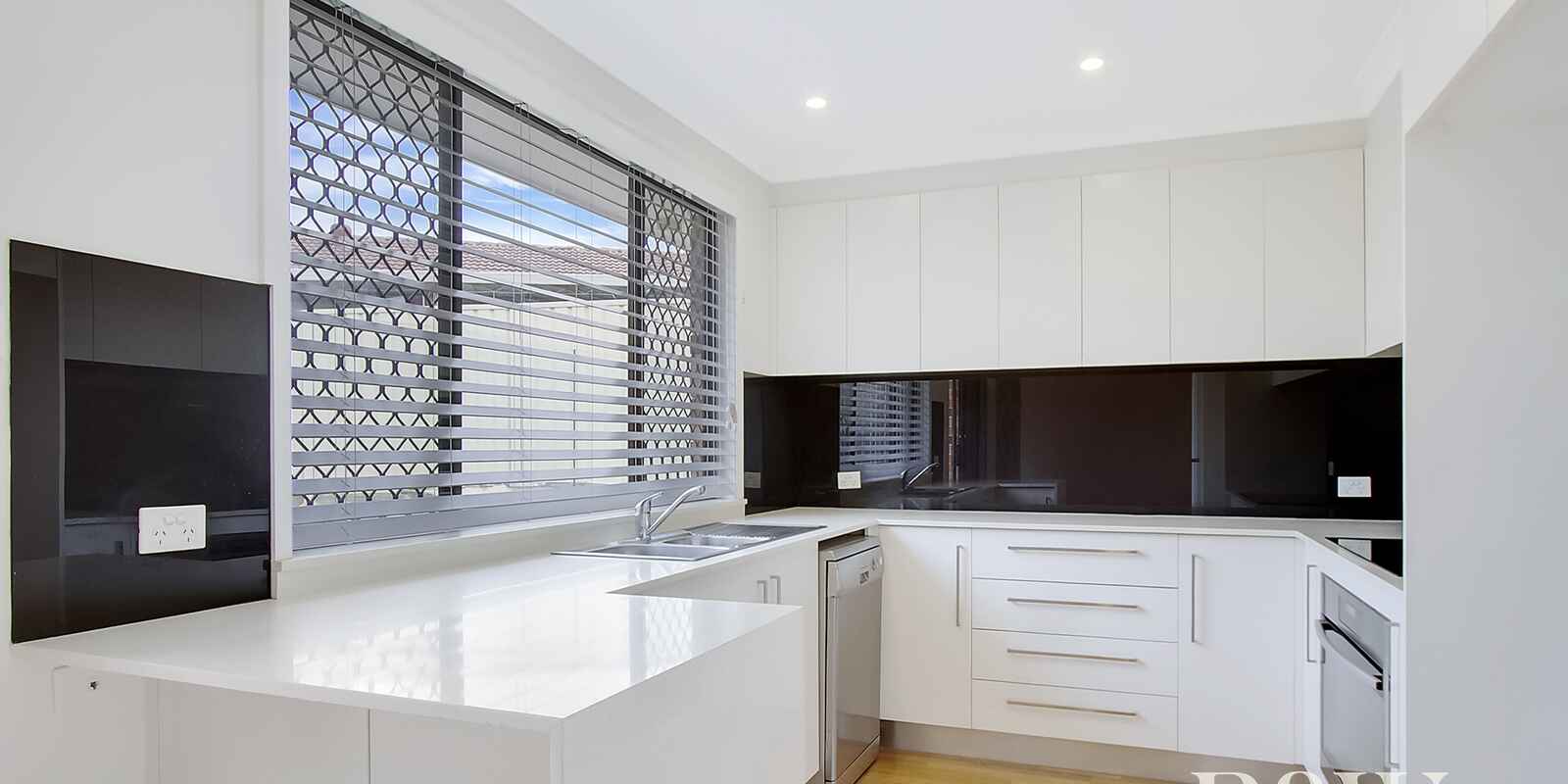 57 Pine Creek Circuit St Clair