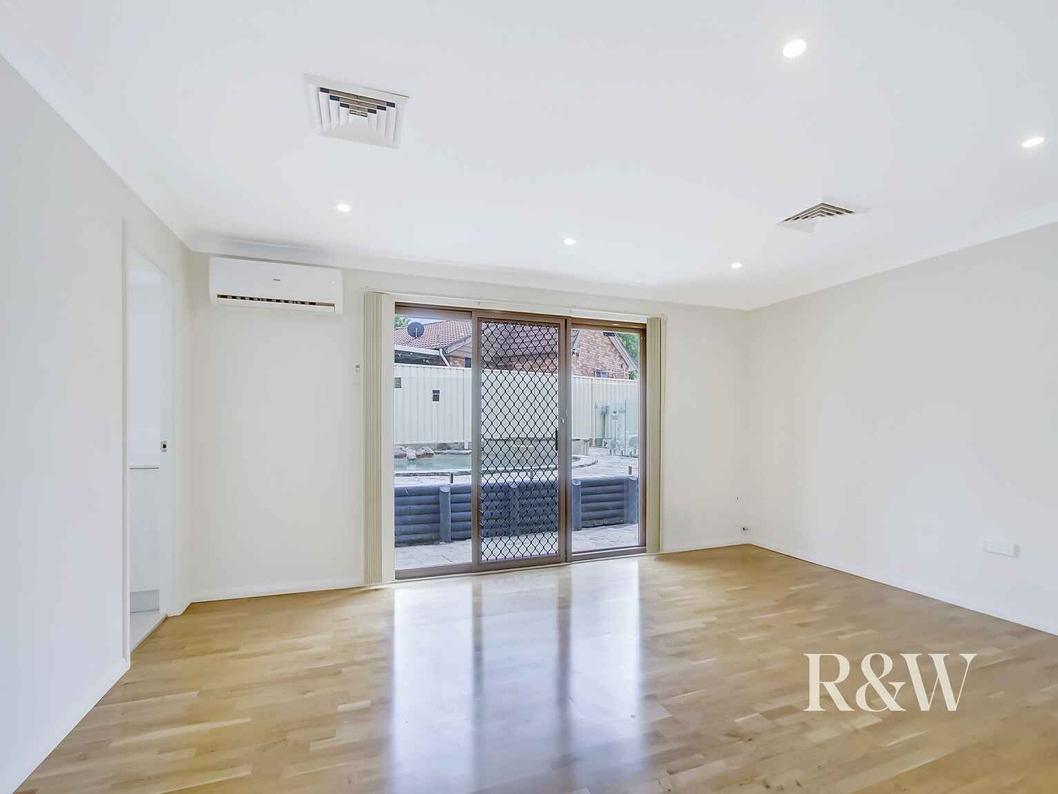 57 Pine Creek Circuit St Clair