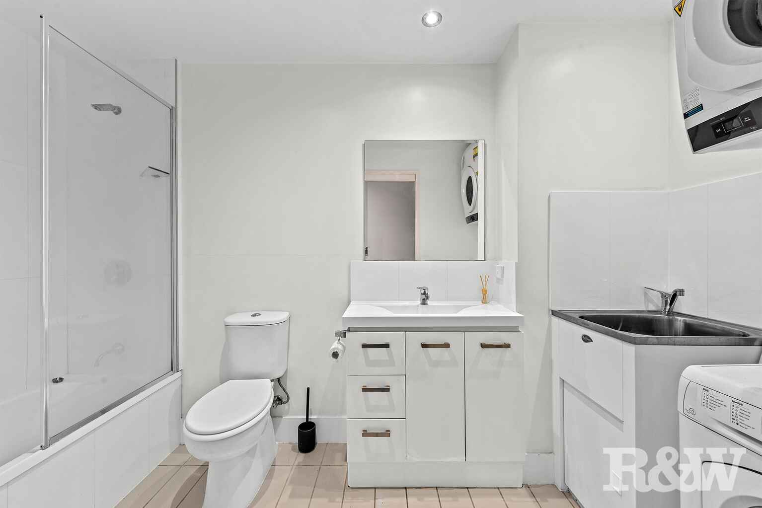 43/28 Ferry Road West End