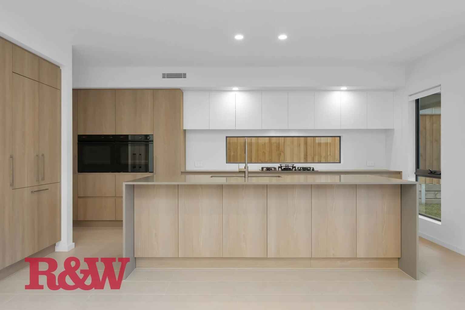 16 Mckinnon Circuit Gledswood Hills