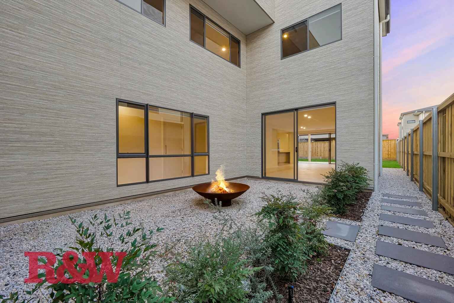 16 Mckinnon Circuit Gledswood Hills