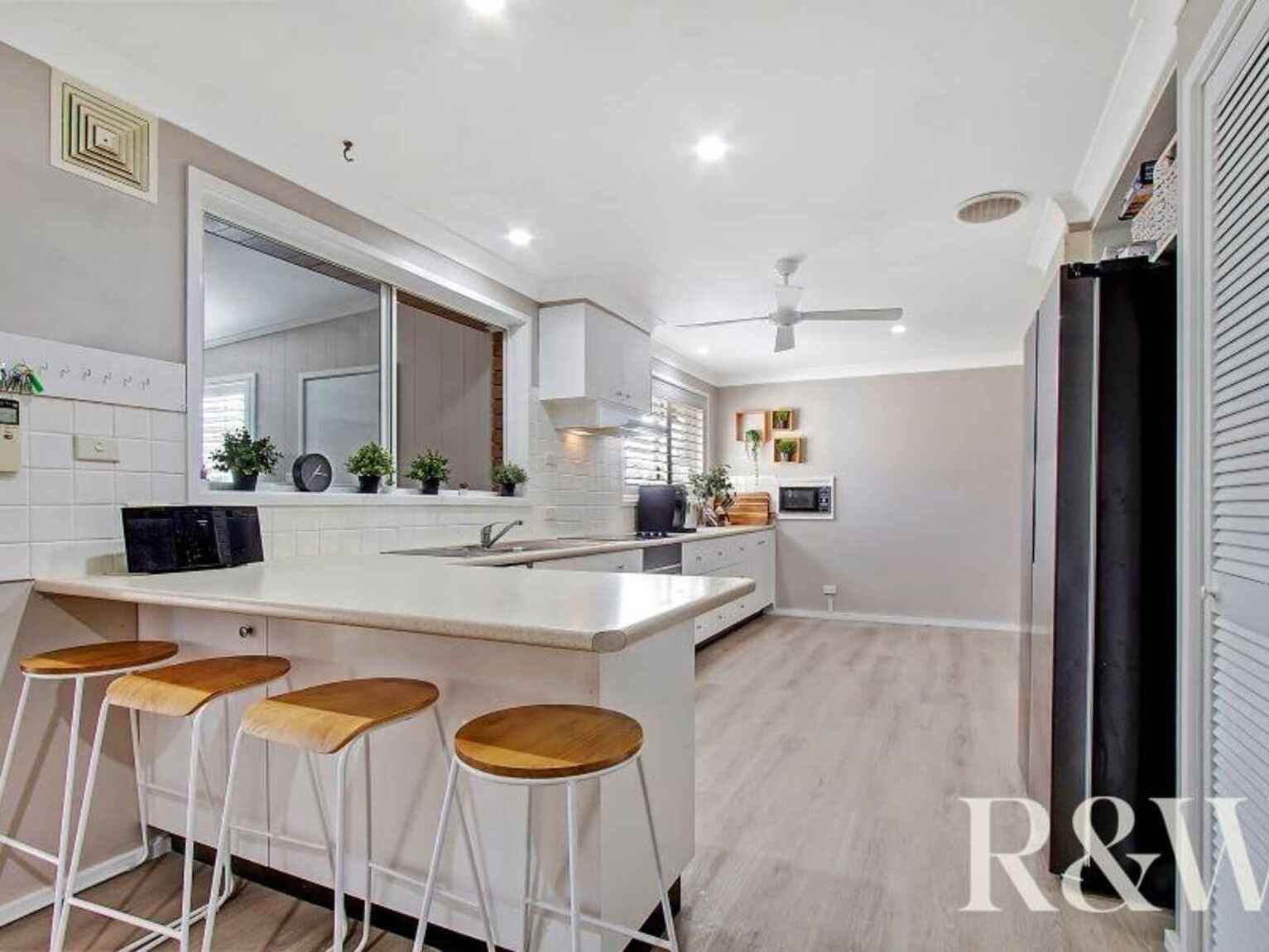 29 McCartney Crescent St Clair