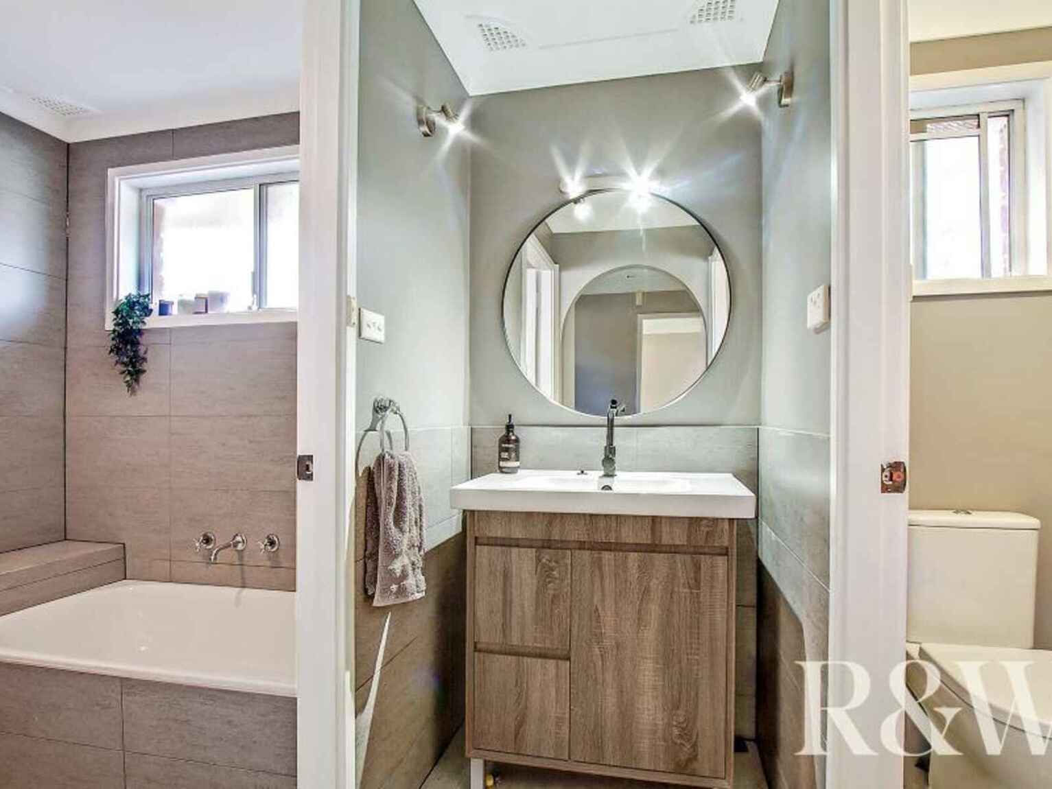 29 McCartney Crescent St Clair