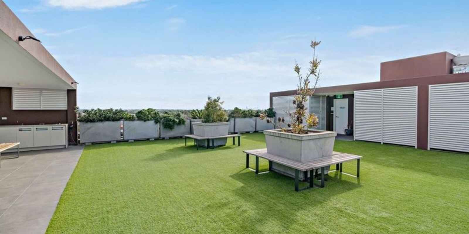 19/12 CORONATION PARADE Enfield