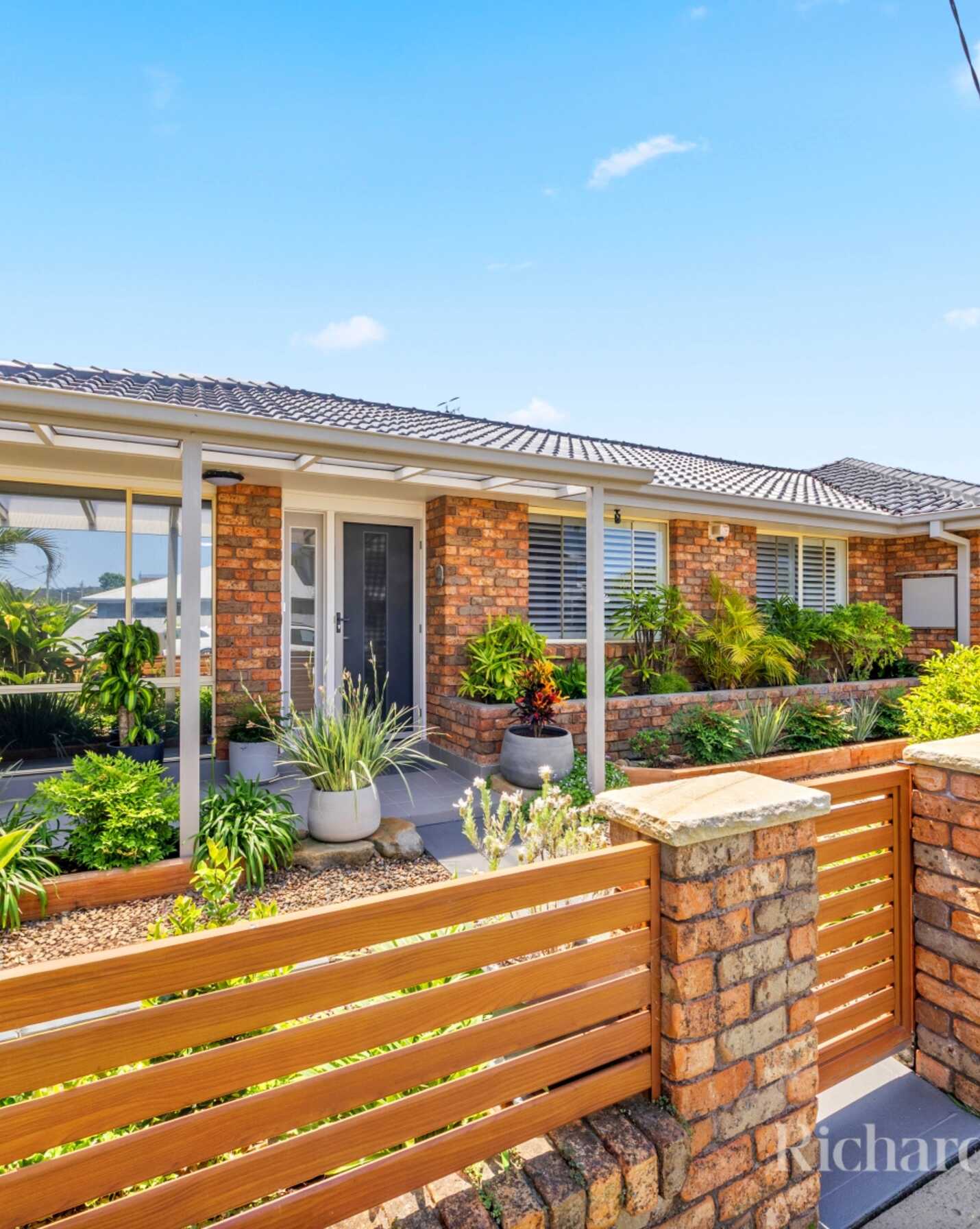 8 Telopea Street, Booker Bay - Image 1