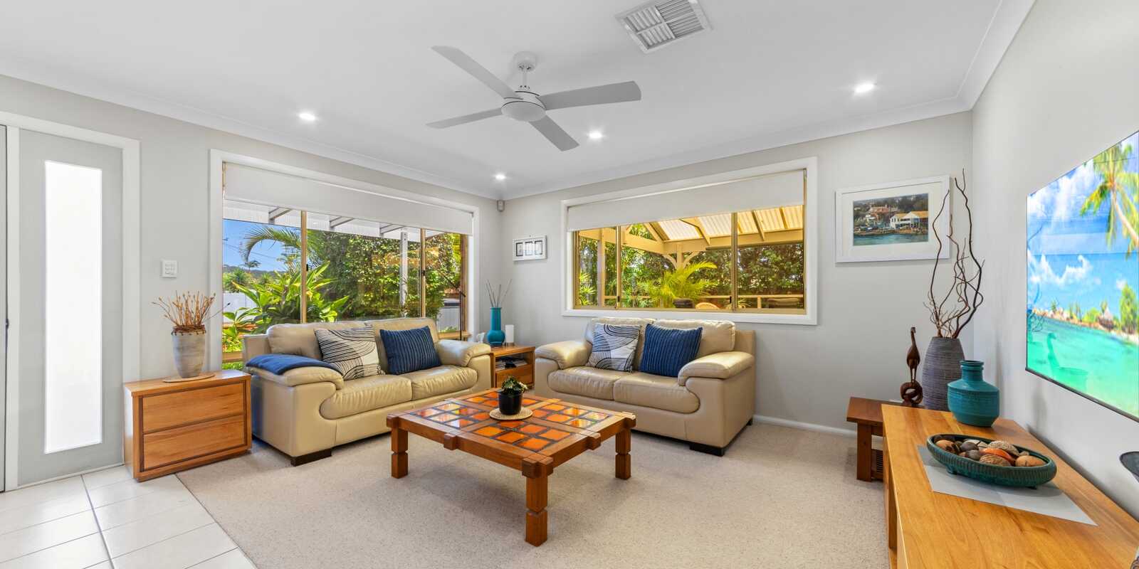 8 Telopea Street Booker Bay 8 Telopea Street Booker Bay