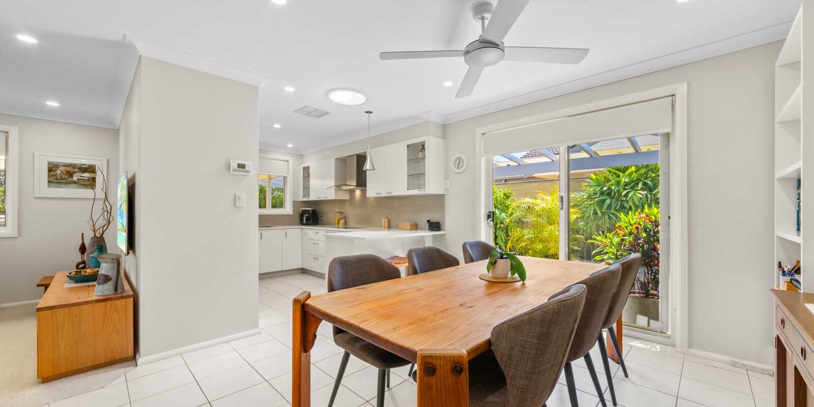 8 Telopea Street Booker Bay 8 Telopea Street Booker Bay