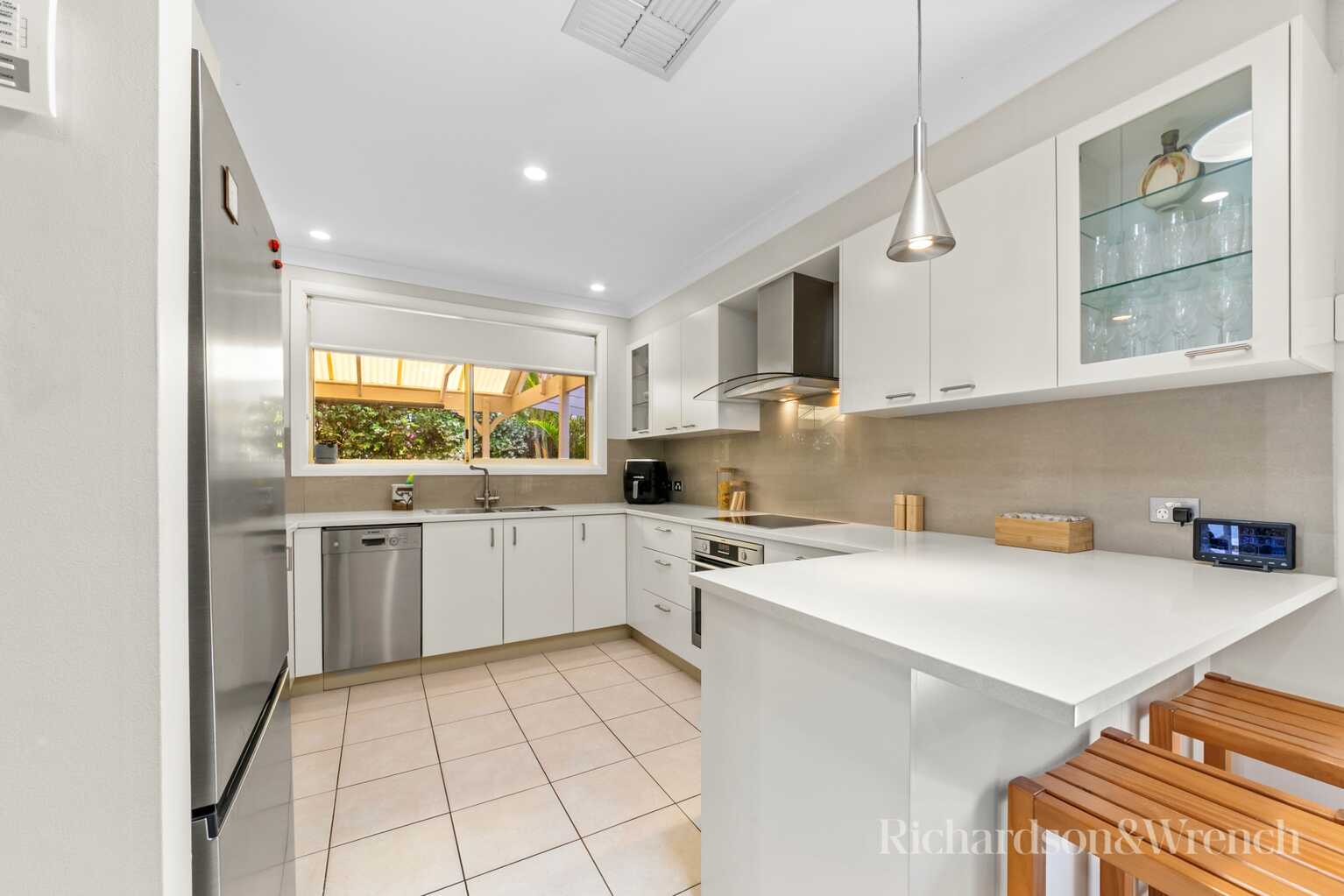 8 Telopea Street Booker Bay 8 Telopea Street Booker Bay