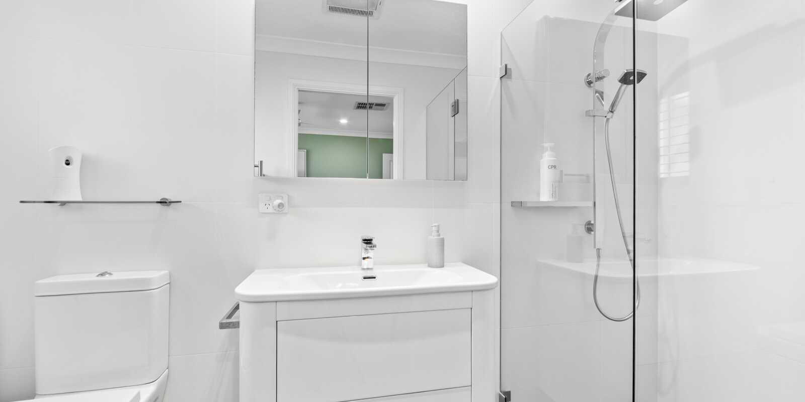 8 Telopea Street Booker Bay 8 Telopea Street Booker Bay