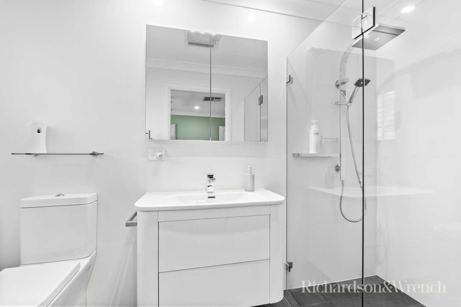 8 Telopea Street Booker Bay 8 Telopea Street Booker Bay