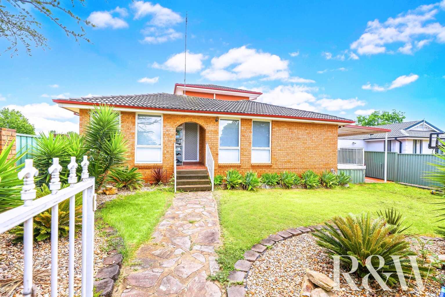 1 & 1A Chrisalex Place St Clair