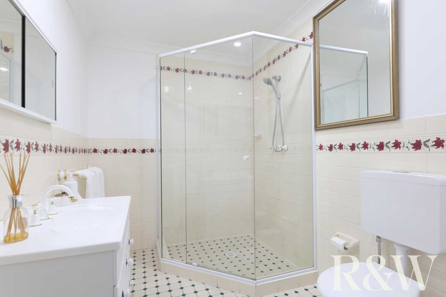 1 & 1A Chrisalex Place St Clair