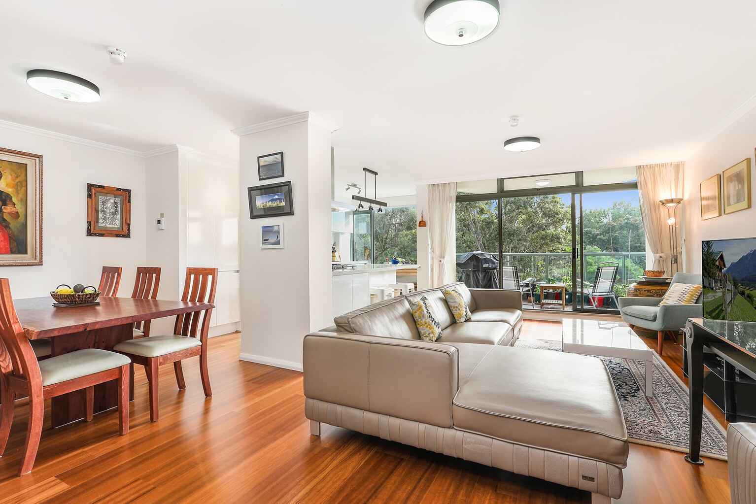 402/3 Black Lion Place Kensington