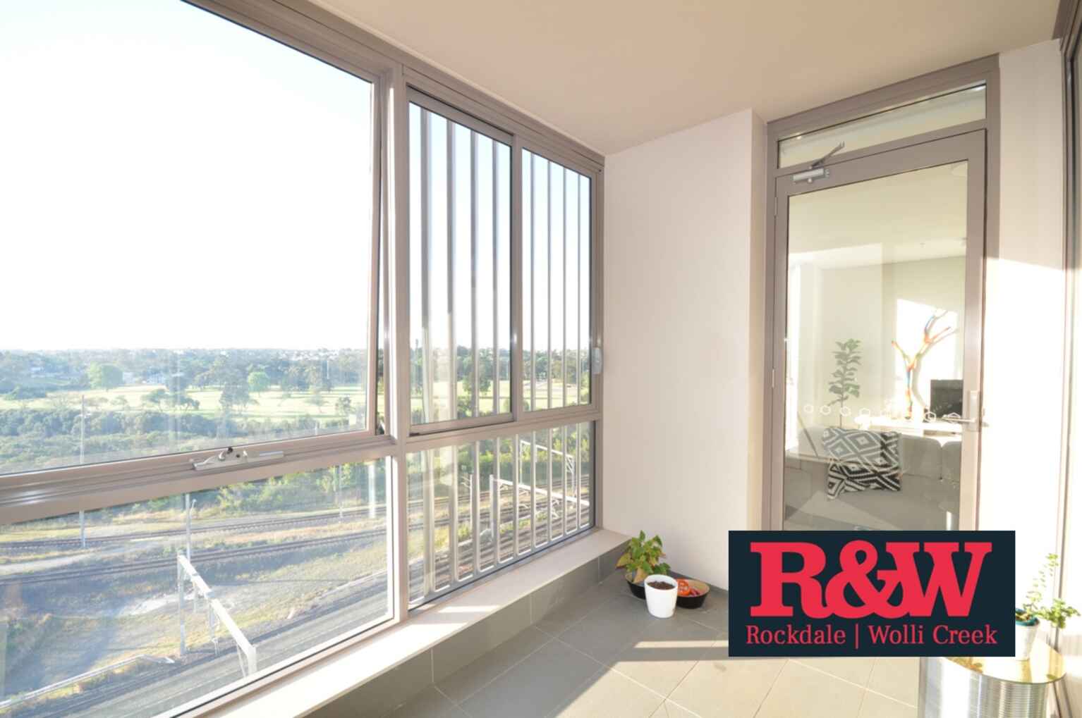 610/2 Discovery Point Place Wolli Creek