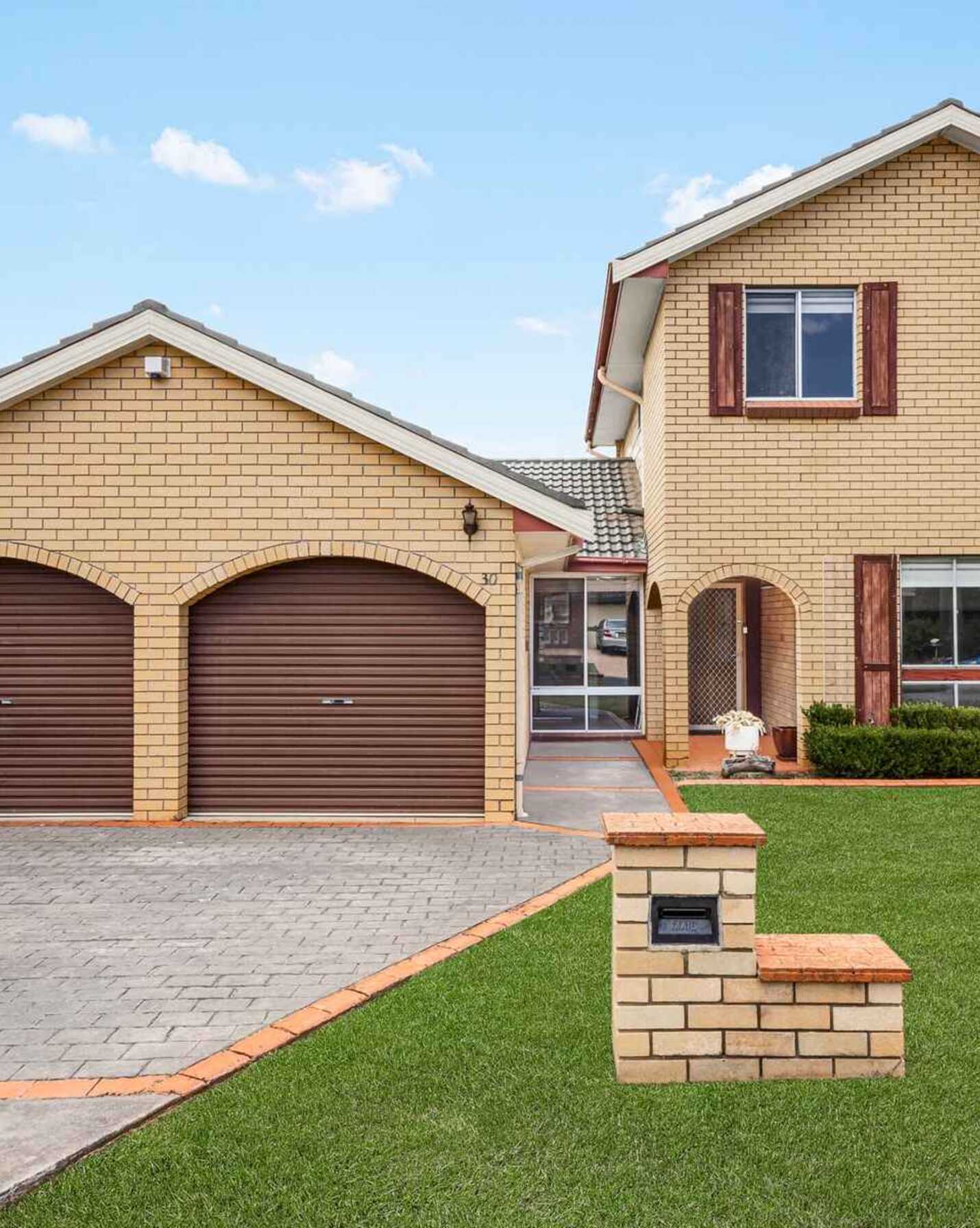 30 Francis Greenway Avenue St Clair